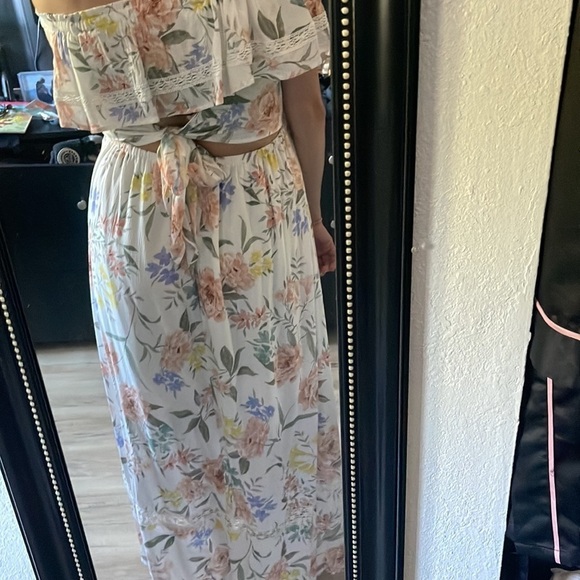 Floral Maxi Dress - Picture 2 of 11